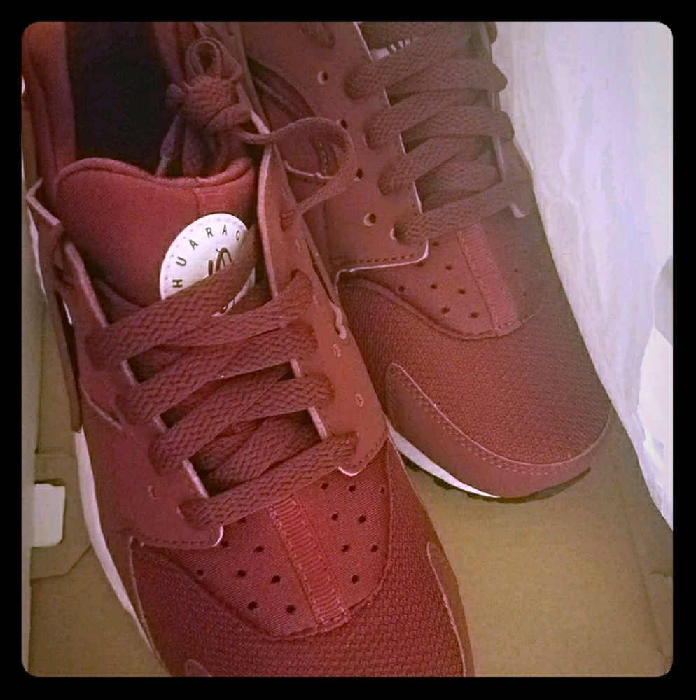 Brand new Nike Hurraches